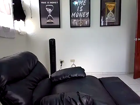 Dollarhot30's Webcam Show