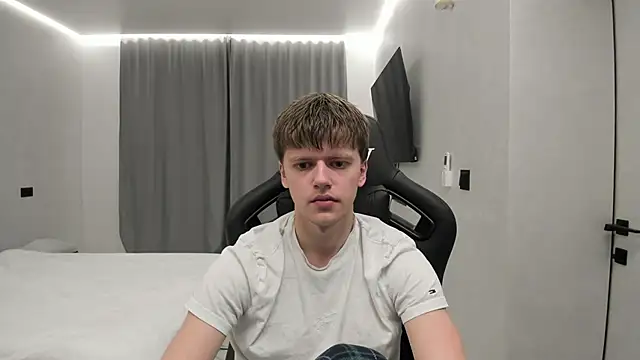 Show modela bonekoambalabu na web-kameri