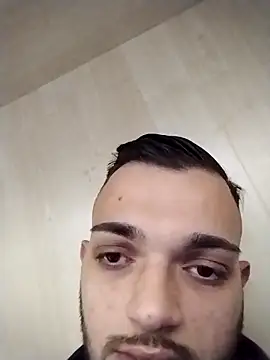 Francescodicristina44: διαδικτυακό σόου στην κάμερα