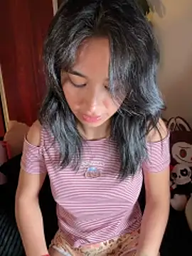 Adriennesexxx webcam show