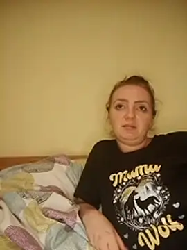 Chat +18 de Bella-Monroe ao vivo