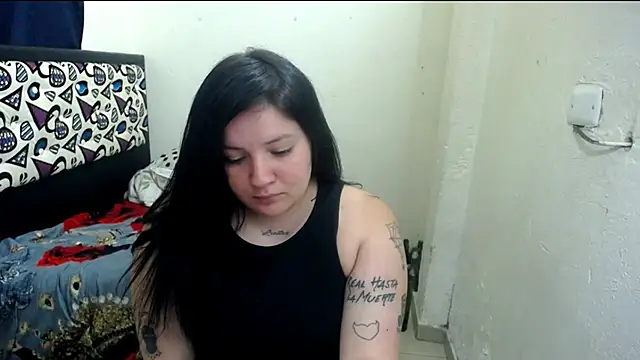 shopyymessyy Adlı Modelin Canlı XXX Sohbeti