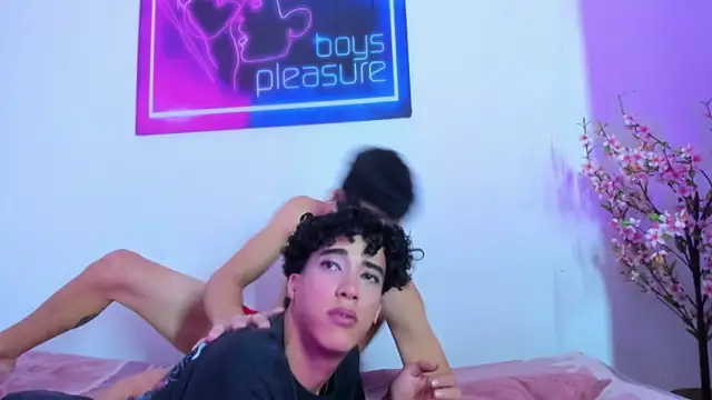 Pleasure_boys_hot Adlı Modelin Web Kamerası Şovu