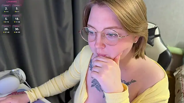 EmmySuiyugh Chat XXX live