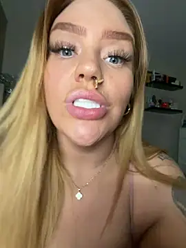 CurvyGirlMyla – webcam-show