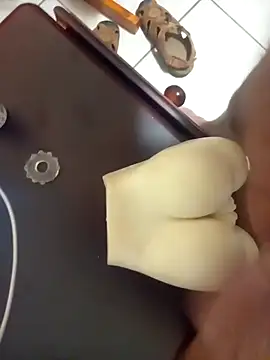 Pokazy przed kamerką – Playmate1976