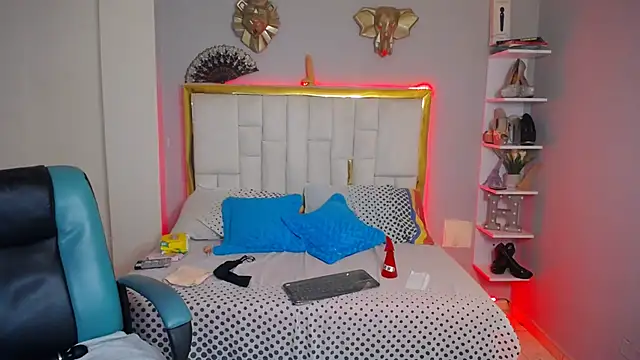 red_moon_2 live XXX chat