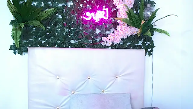 แชท XXX สดของ vayolet_sexy_