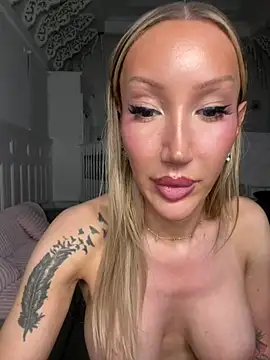 Allana29: διαδικτυακό σόου στην κάμερα