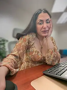 YourQueen18 Show in webcam