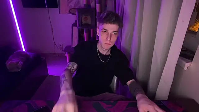 Show modela davesinner na web-kameri