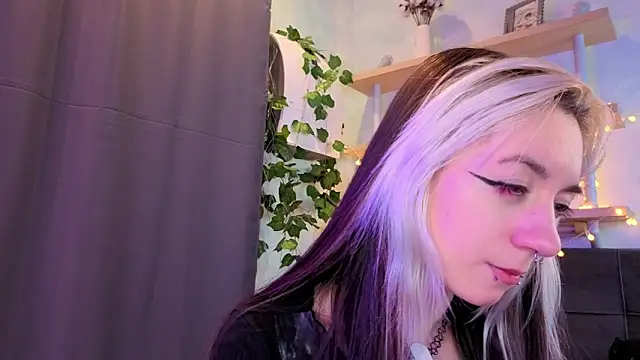 TristaRoht Adlı Modelin Canlı XXX Sohbeti