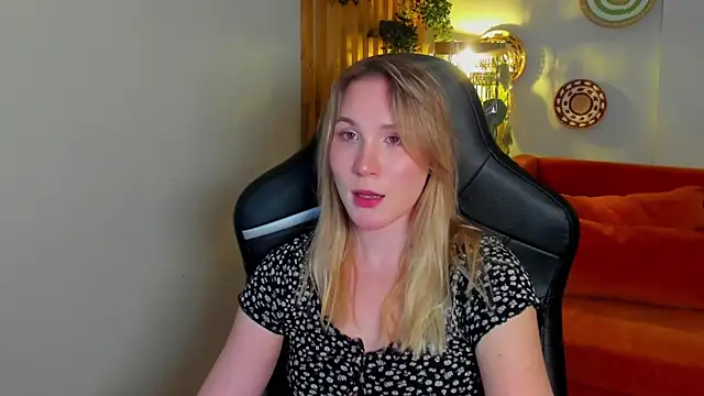 ElaraVoltage Chat XXX live