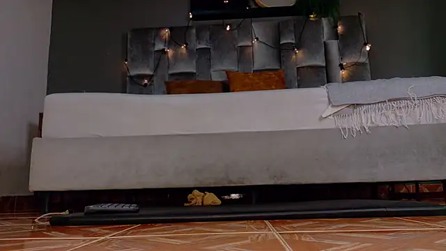 RiriiBrunette__n Live XXX chat