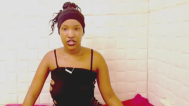 Chat +18 de EroticSexyPrada ao vivo