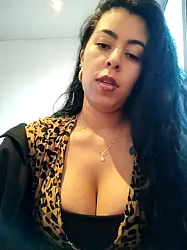 LuiannaのライブXXXチャット