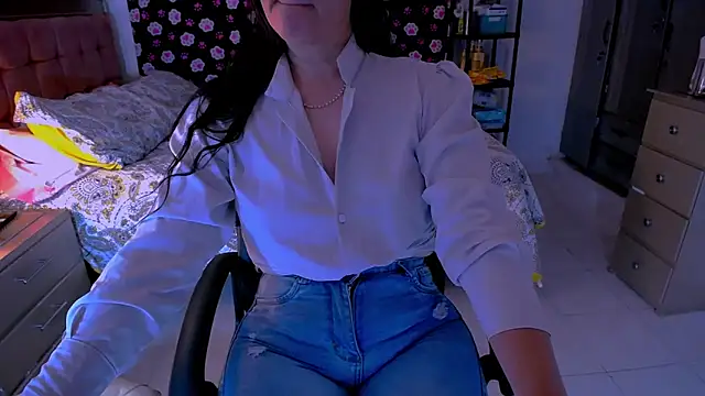 BitterMomXxx's Live XXX Chat