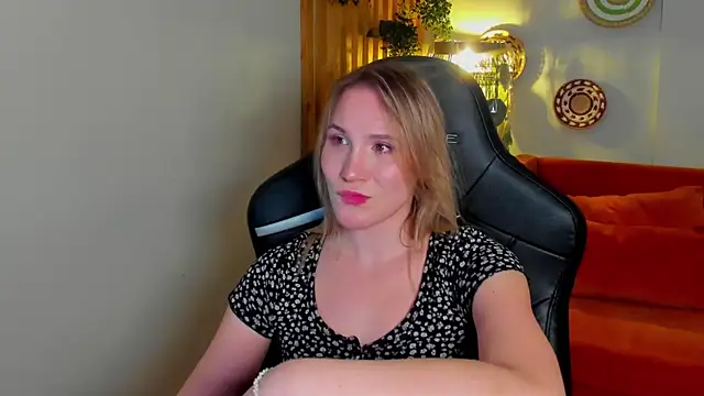 ElaraVoltage's Live XXX Chat