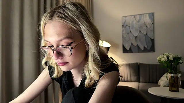 EvelineMolima's Live XXX Chat