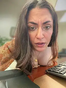 Онлайн чат XXX YourQueen18