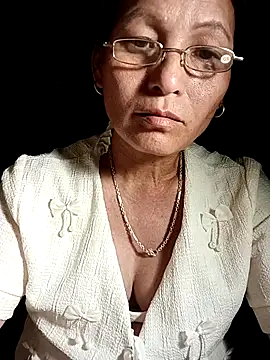 Chat +18 de Cucci07 ao vivo