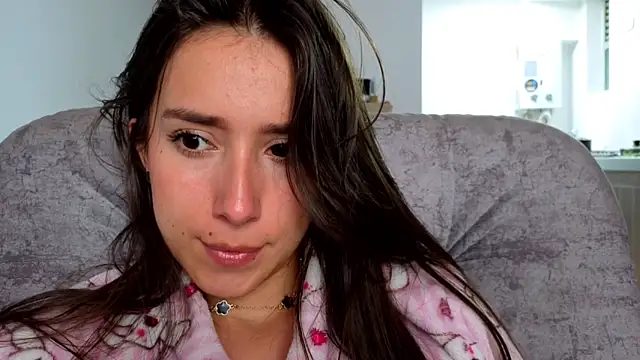 Chatroom XXX en direct de Adhara_Kitten