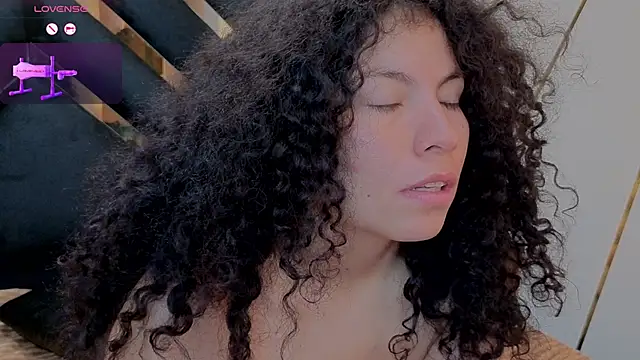 Zoe-yanin Chat XXX in diretta