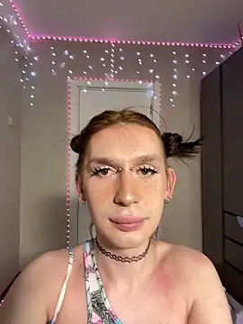 Show modela Mikaella_Nicole na web-kameri