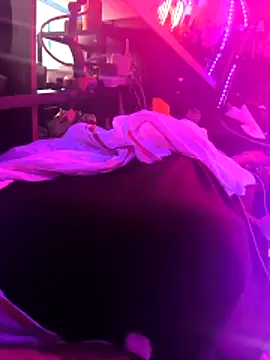 gurlnips' Live XXX Chat