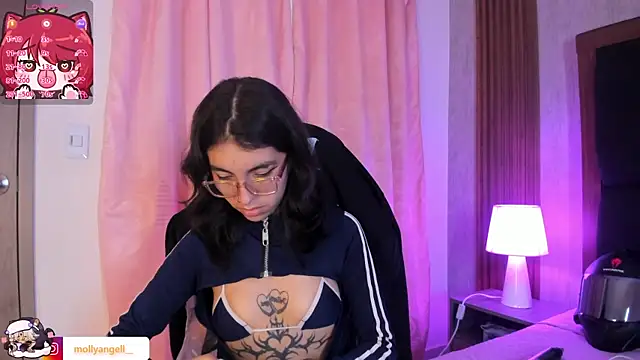 Molly_A live XXX chat