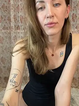 Show modela Julia182 na web-kameri