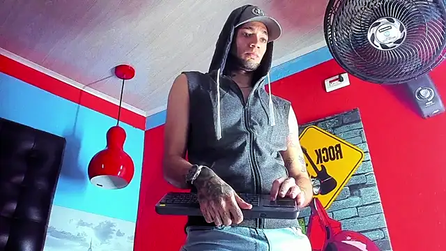 Show modela Daniel_huge22 na web-kameri