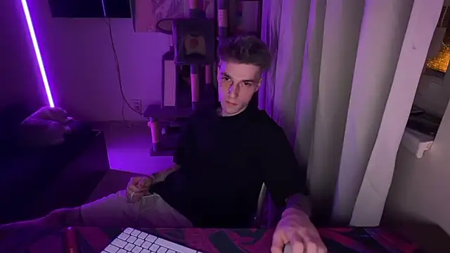 Show modela davesinner na web-kameri