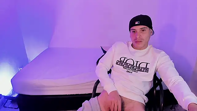 Axel__fierro: διαδικτυακό σόου στην κάμερα