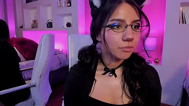 HollyPeach Chat XXX live