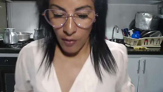 Chatroom XXX en direct de kateleyagrey