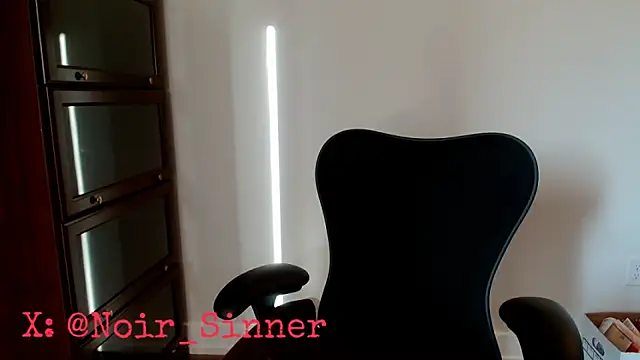 Pokazy przed kamerką – sinnernoir