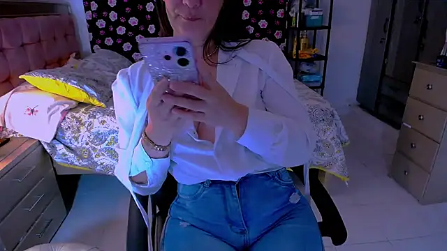 Chatroom XXX en direct de BitterMomXxx