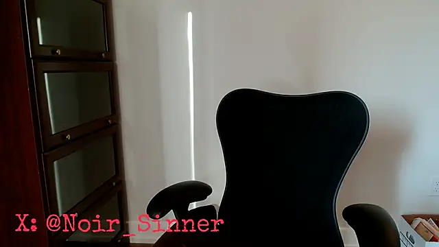 sinnernoir Show in webcam