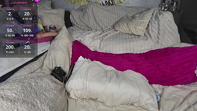 YourBlondeDoll's Live XXX Chat