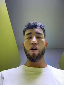 liam_bronw: διαδικτυακό σόου στην κάμερα