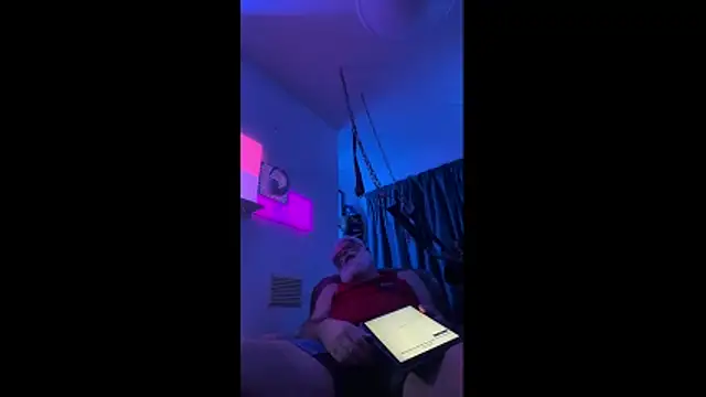 LeatherSdaddy élő XXX-chatje