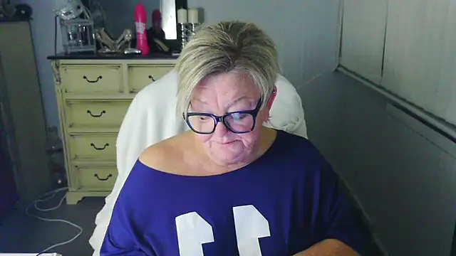 دردشة BridgetBlueEyes الجنسية المباش رة