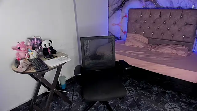 CataleyaMoon_ élő XXX-chatje