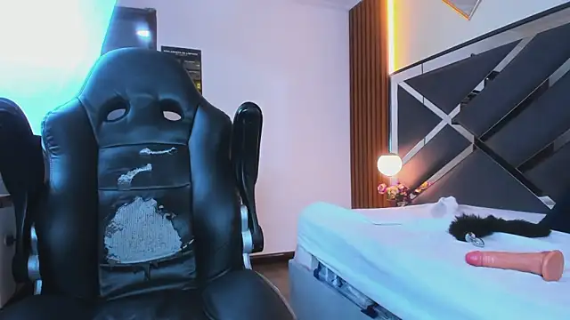 Show modela Kittie_Vixen na web-kameri