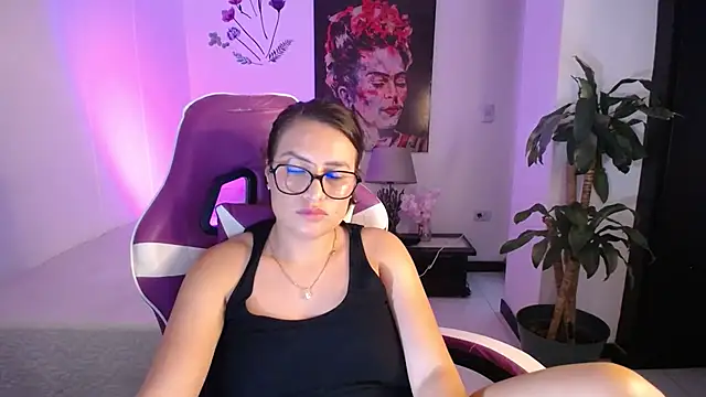 esmeraldaa230のライブXXXチャット