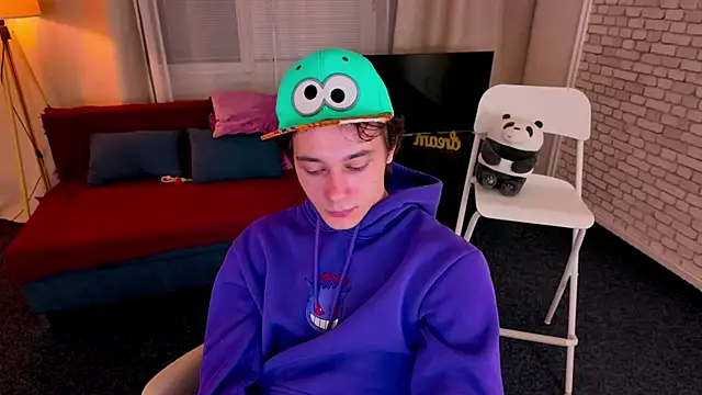 KevinStrike: διαδικτυακό σόου στην κάμερα