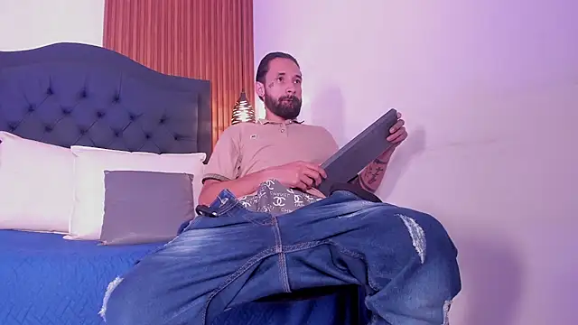 Hisoka_011 Webcam show