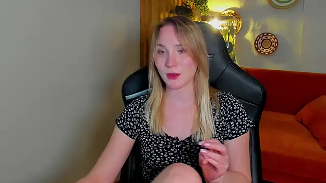 ElaraVoltage Chat XXX in diretta