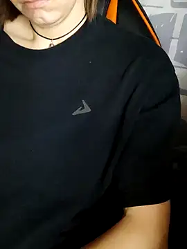 Aashikalaa élő XXX-chatje